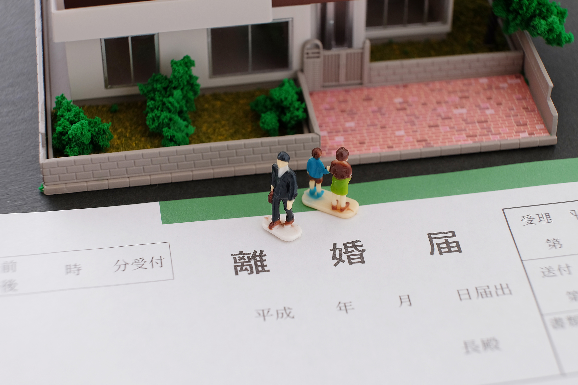 離婚後の苗字、どうする? eyecatch画像